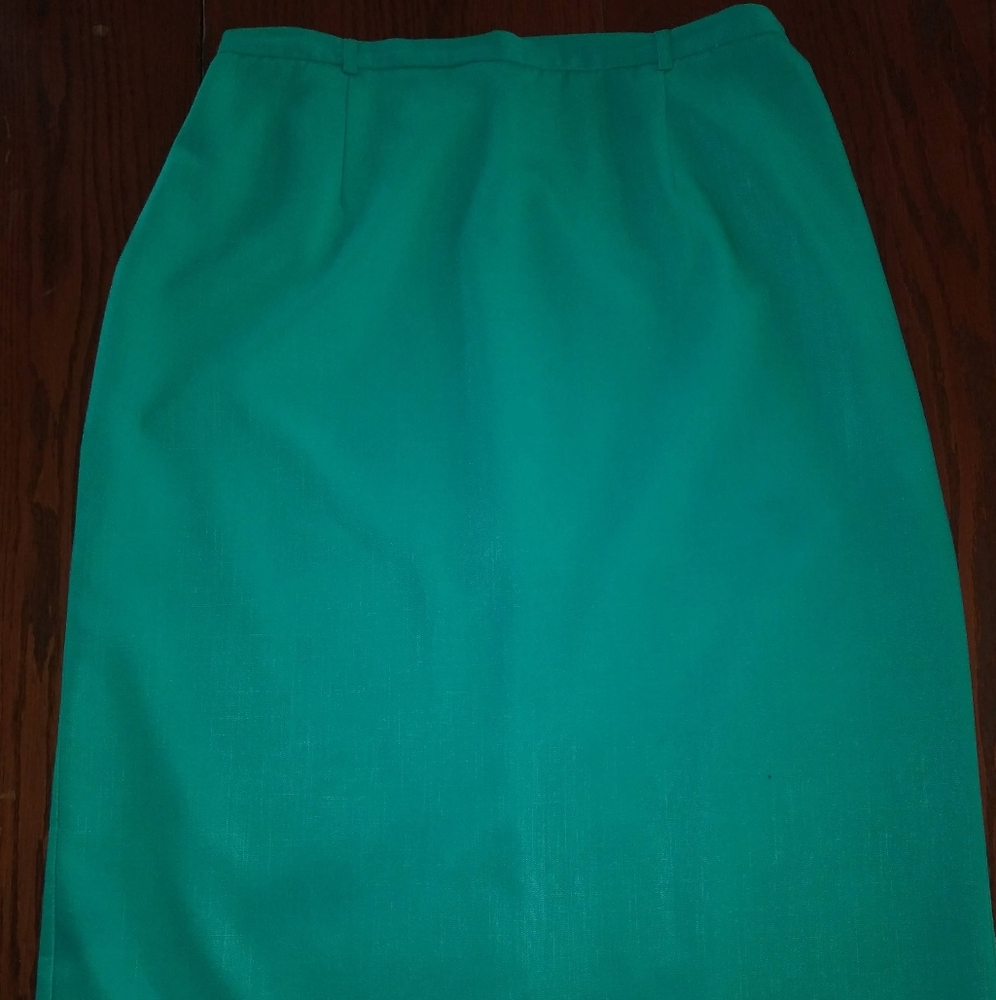 Beautiful Sag Harbor green skirt